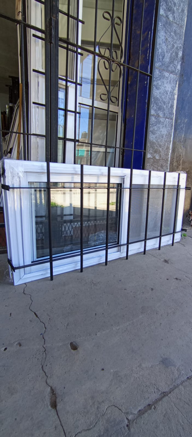 VENTANA CON REJA HIERRO 12